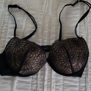 Daisy Fuentes black lace bra
